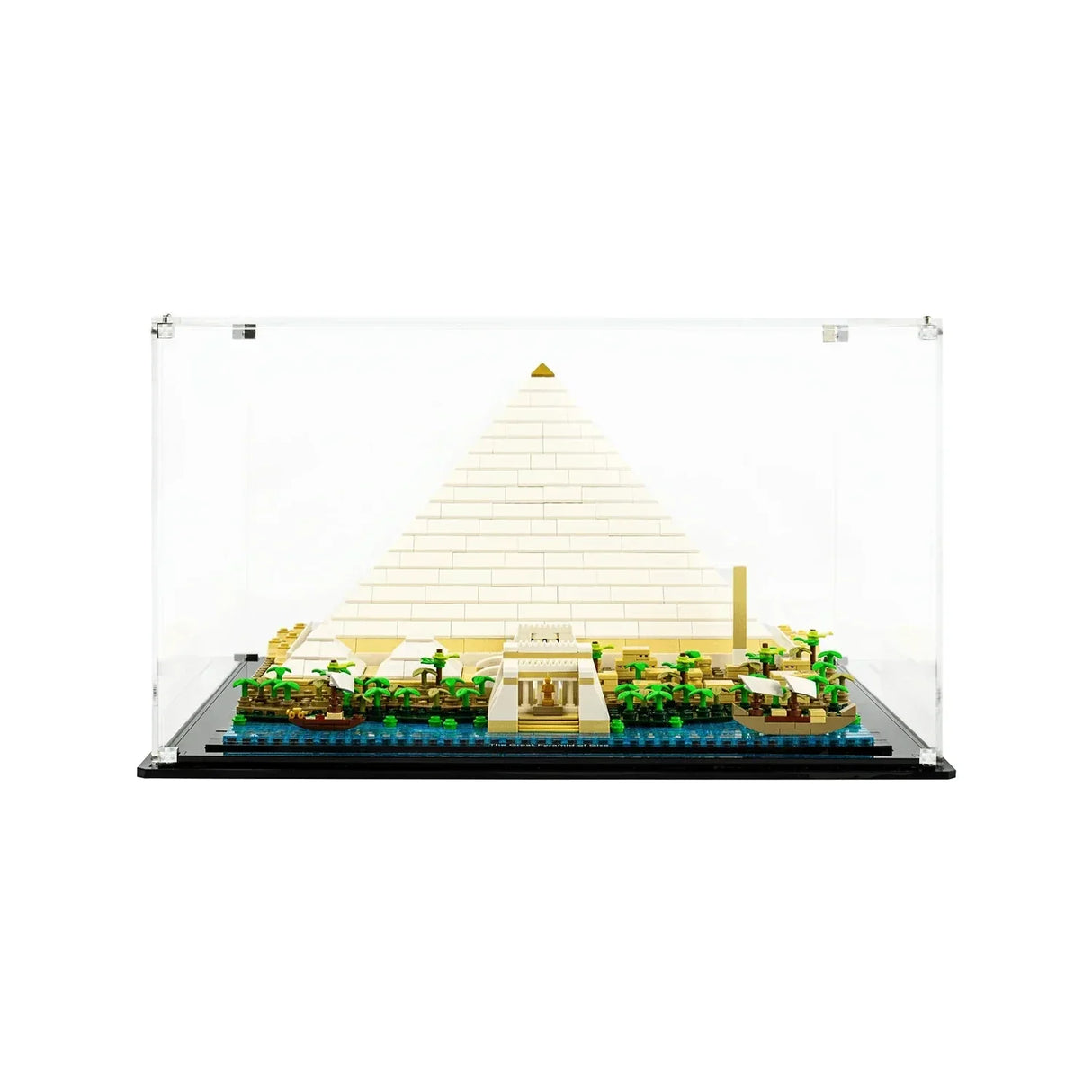 Lego-Modell der Großen Pyramide von Gizeh in einer Vitrine