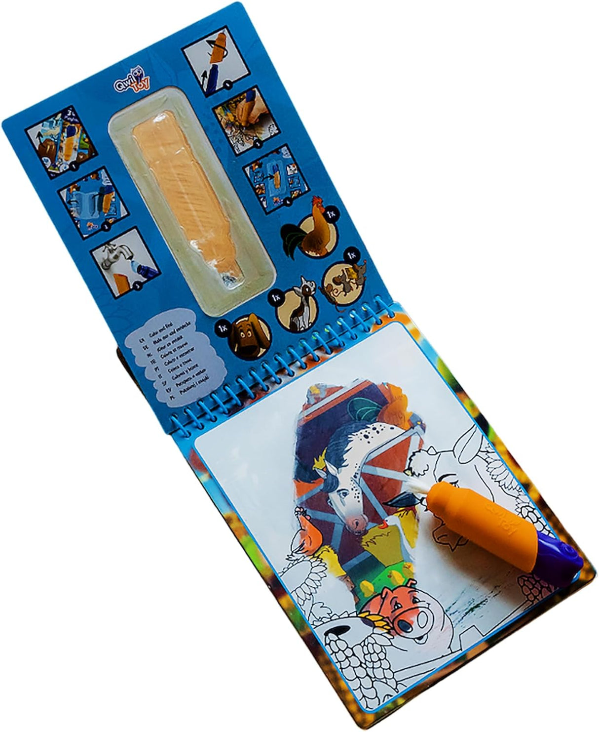 Mit dem magischen Wasserstift wird ein Bauernhof-Motiv auf den wiederverwendbaren Seiten des Animals Playbooks sichtbar. 58347556274560