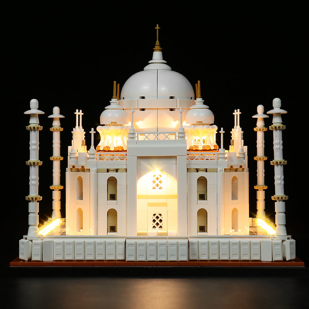 Beleuchtetes Modell des Taj Mahal aus Klemmbausteinen vor schwarzem Hintergrund