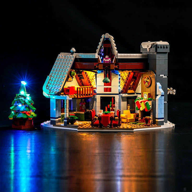 Beleuchtetes Lego Winterhaus mit Weihnachtsbaum vor schwarzem Hintergrund