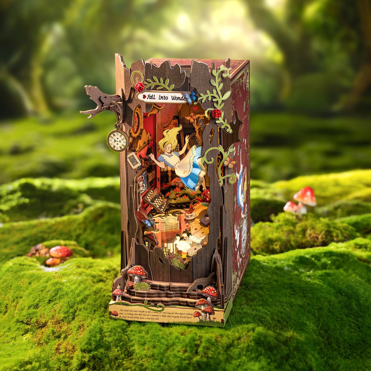 Alice im Wunderland Bücherregal-Einsatz mit Alice, die in ein Kaninchenloch fällt