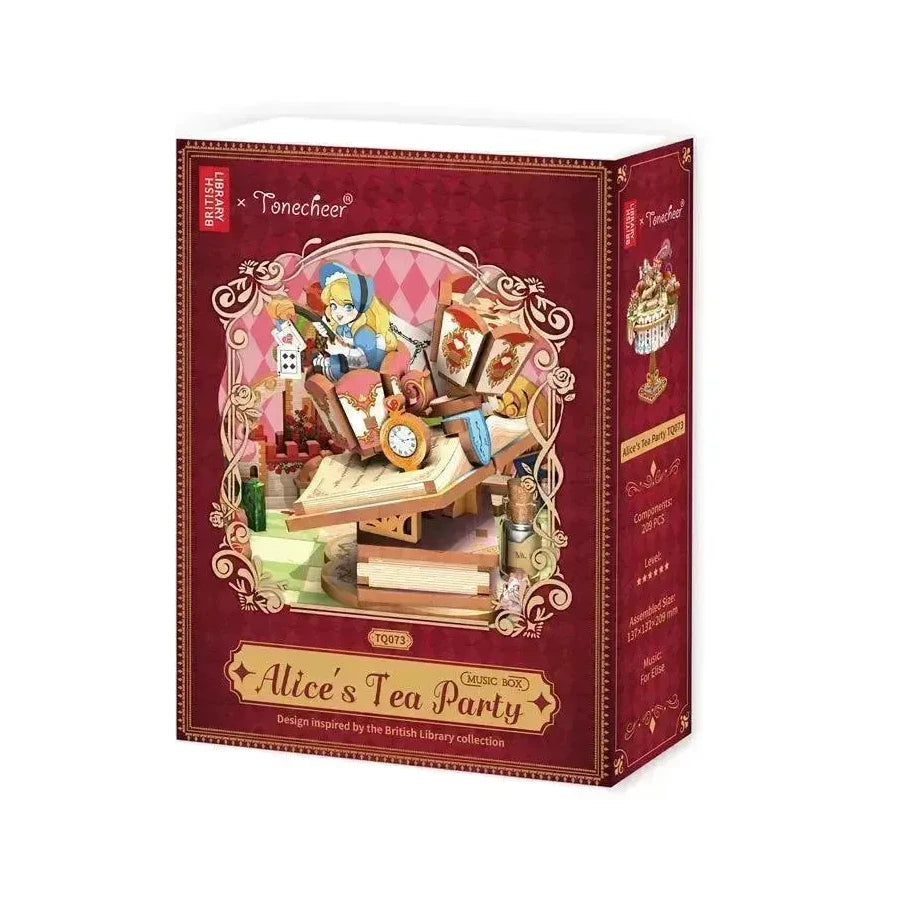 Rote Schachtel mit Alice im Wunderland Teeparty-Motiv und Produktinformationen