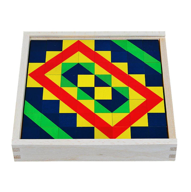 Holzkasten mit bunten geometrischen Mosaiksteinen in einem quadratischen Muster