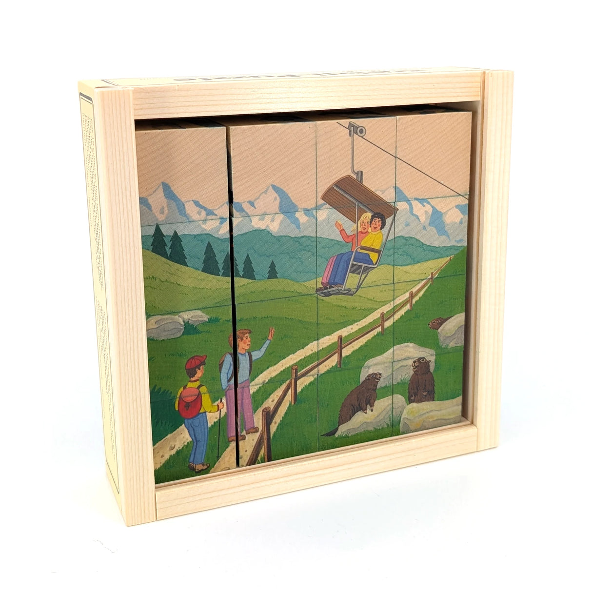 Holzpuzzle mit Bergszene, Wanderern, Murmeltieren und einer Seilbahn