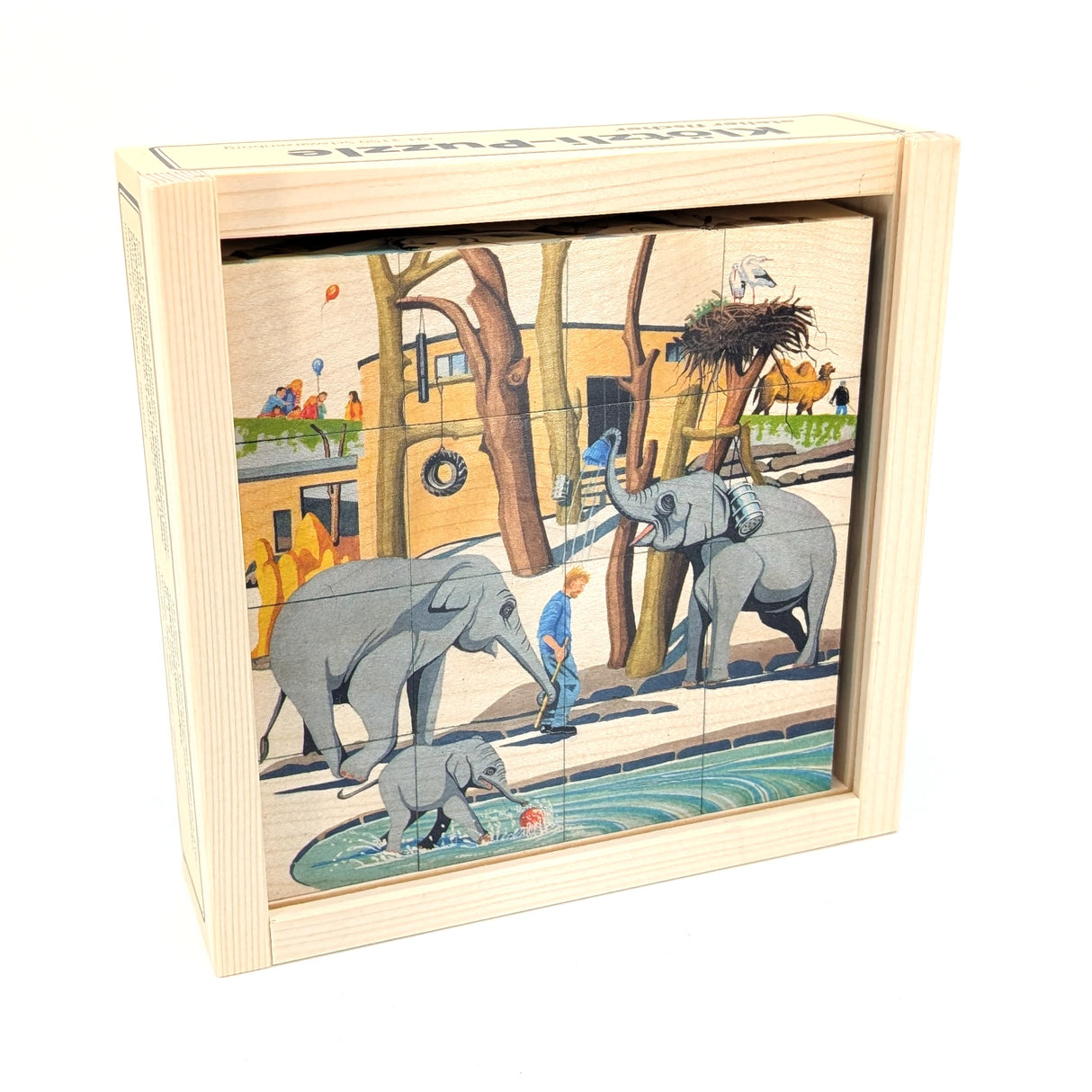 Holzpuzzle mit Elefanten, die in einem Wasserbecken spielen, und einem Tierpfleger