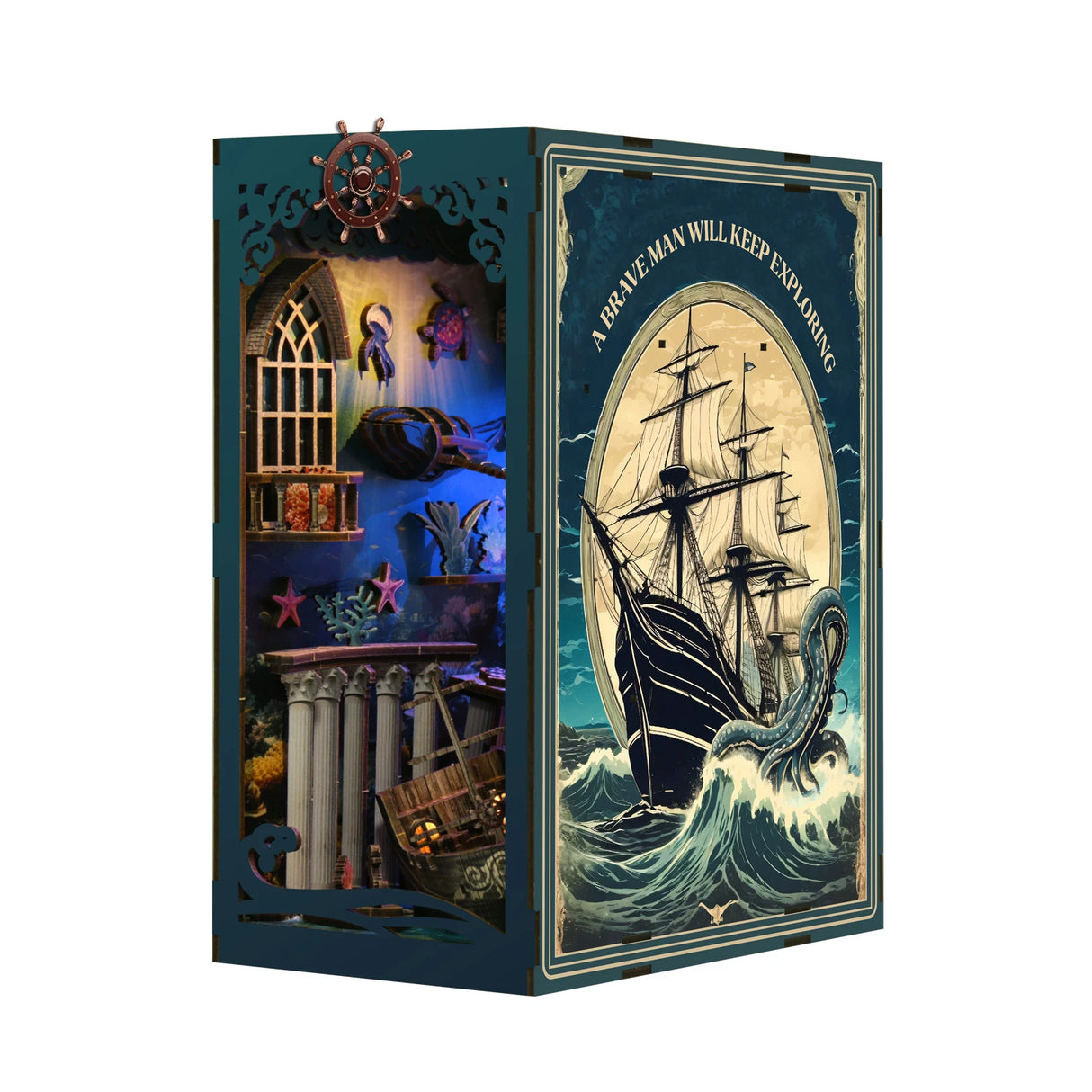 Diorama eines versunkenen Schiffes und Unterwasserlebens mit einem Segelschiff auf der Vorderseite