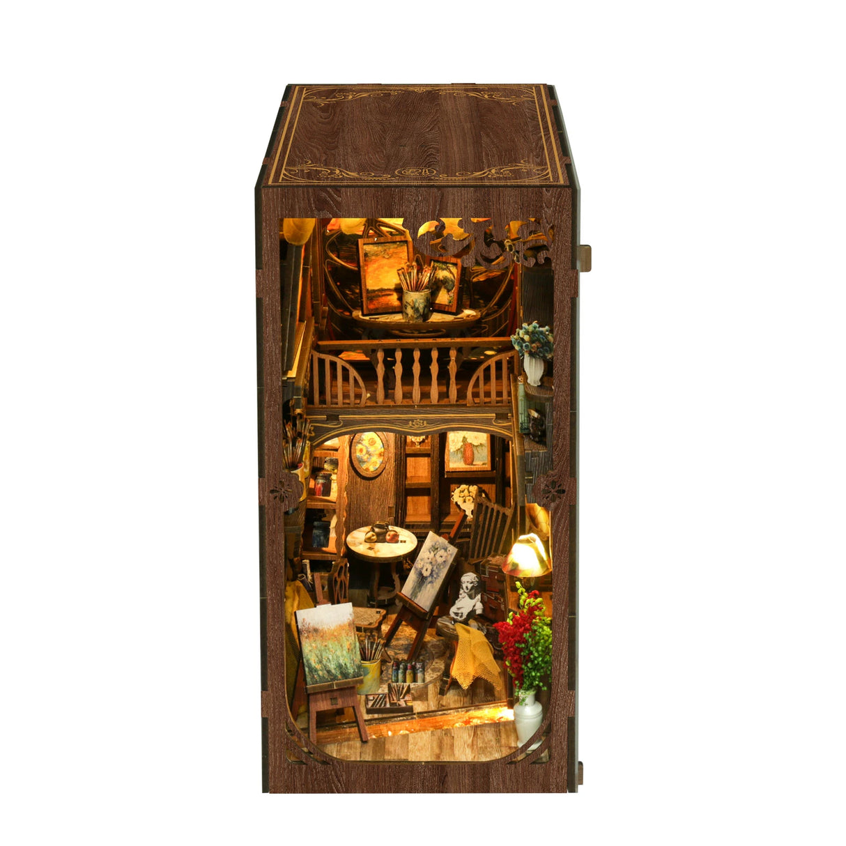 Miniatur-Künstleratelier in einem Holzbuch mit zwei Ebenen, Staffeleien, Gemälden und Möbeln
