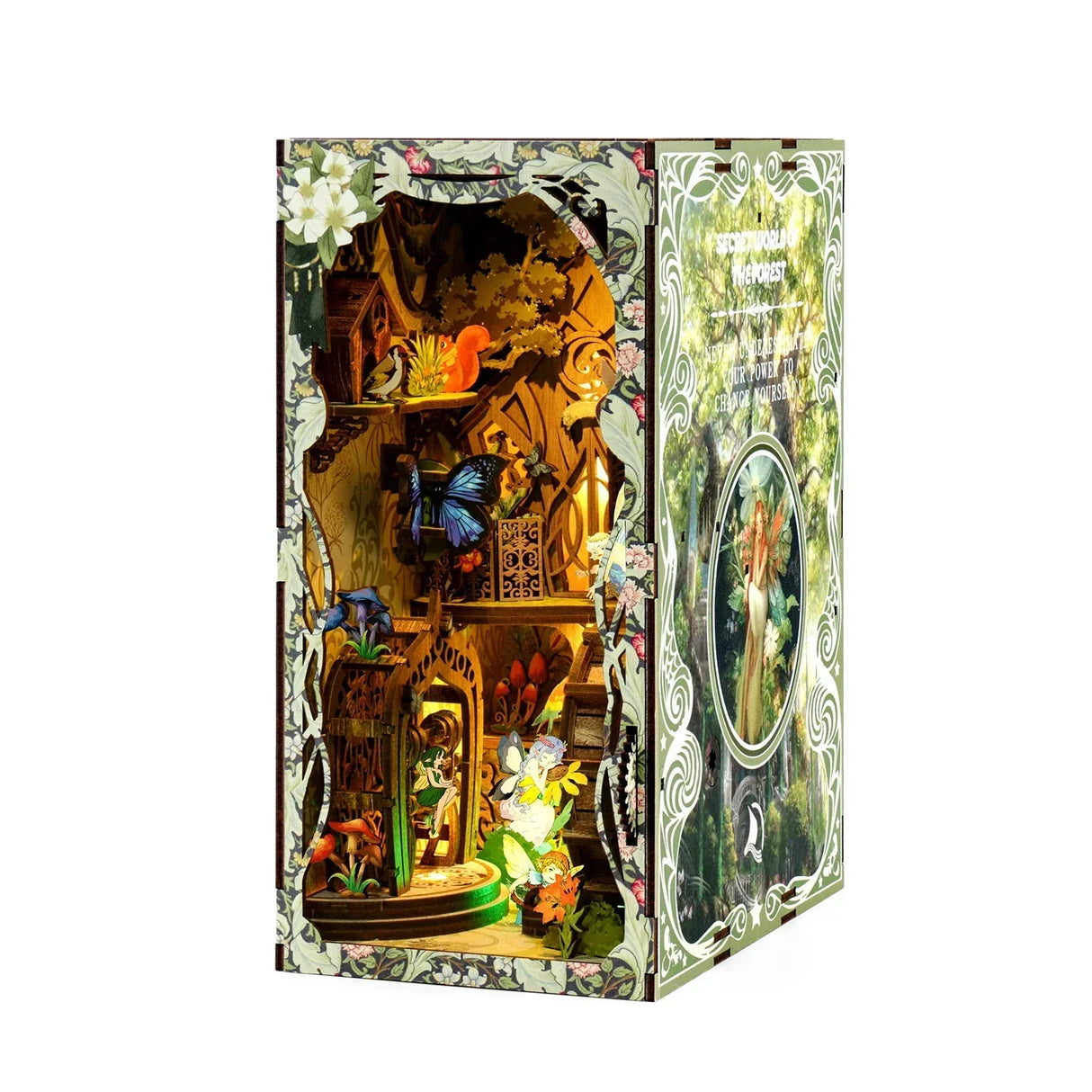 Diorama eines Feenwaldes mit Schmetterlingen, Eichhörnchen, Vögeln und Feenfiguren