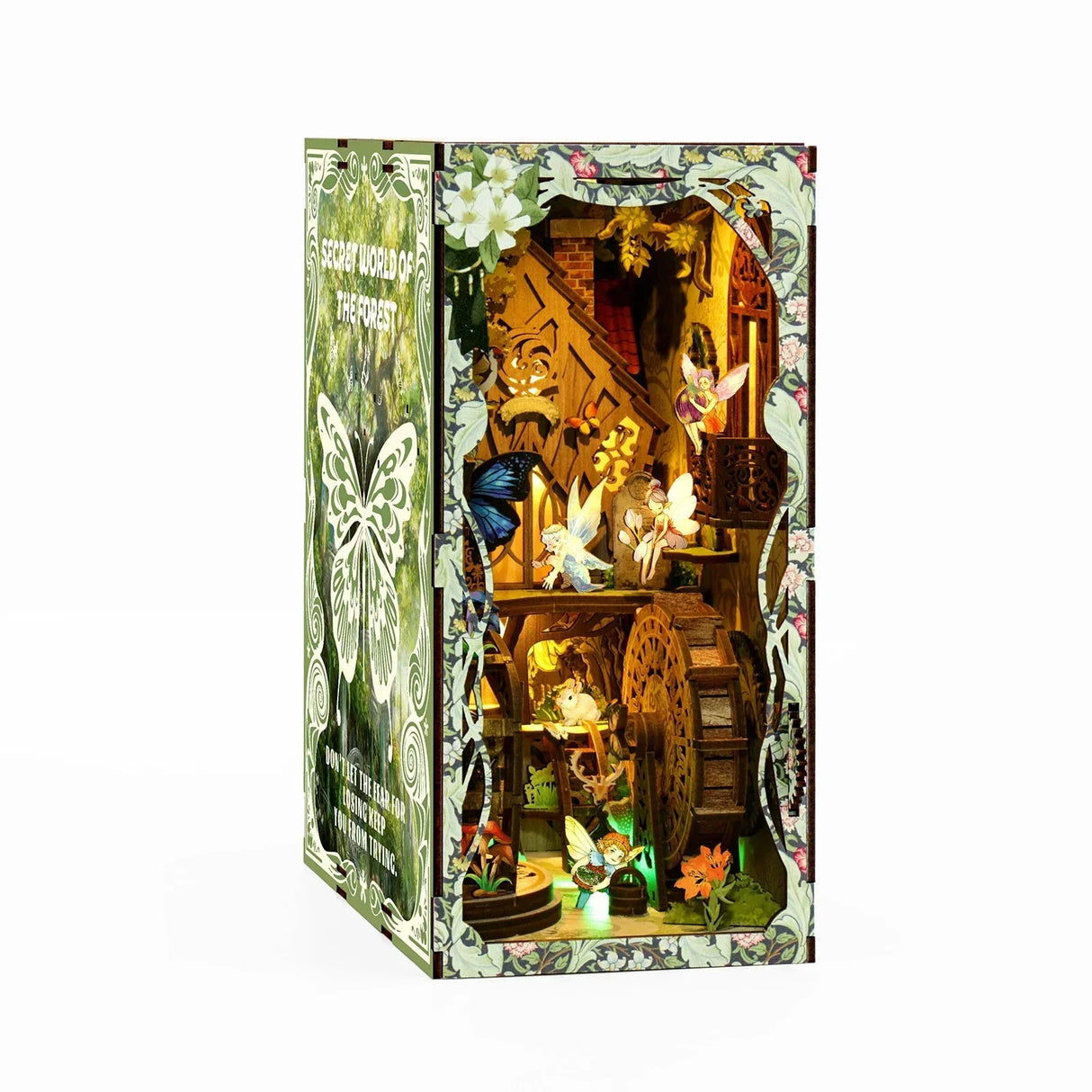 Miniatur-Buchnische mit Feen, Schmetterlingen und Wassermühle