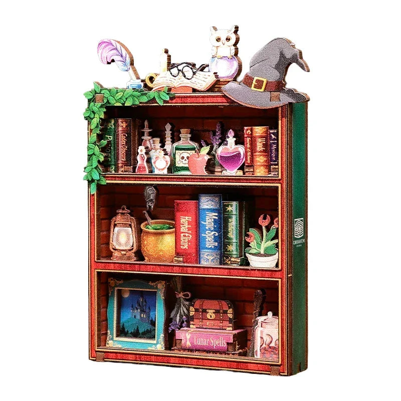 Miniatur-Bücherregal mit Zaubererhut, Eule, Tränken und Büchern