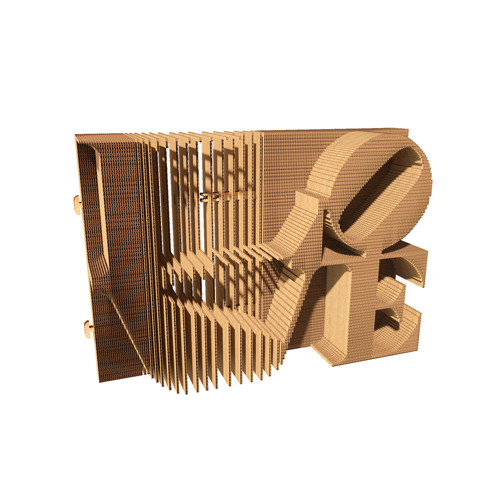 Skulptur aus Wellpappe mit dem Schriftzug Love in geschichteter Optik