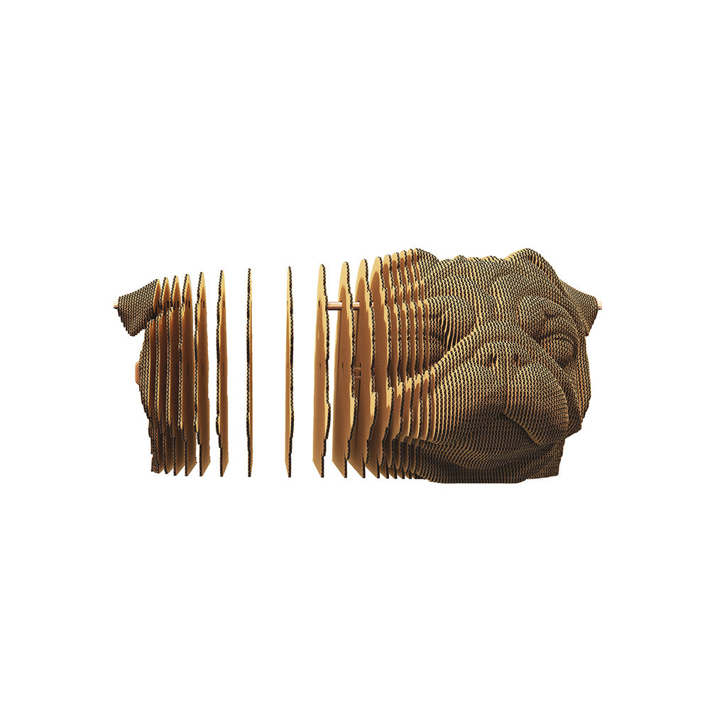 Mops Skulptur aus geschichteten Pappscheiben