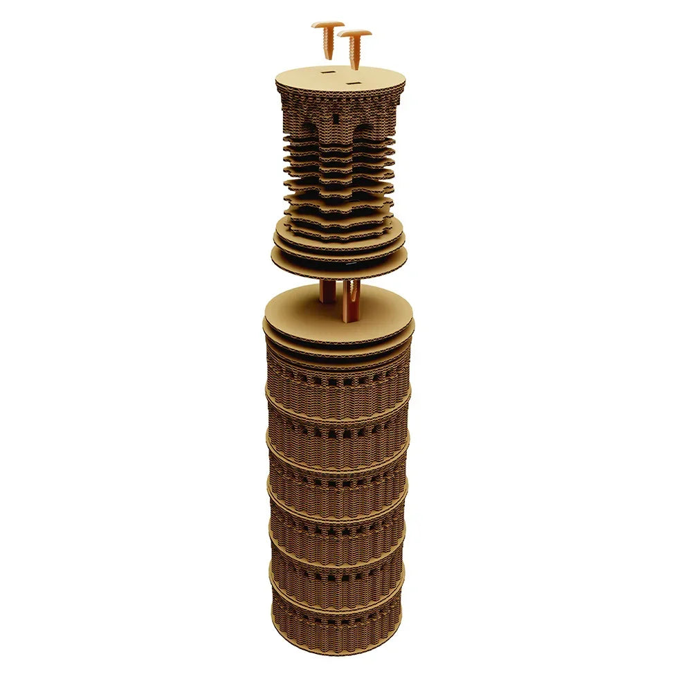 Modell des Schiefen Turms von Pisa aus Wellpappe