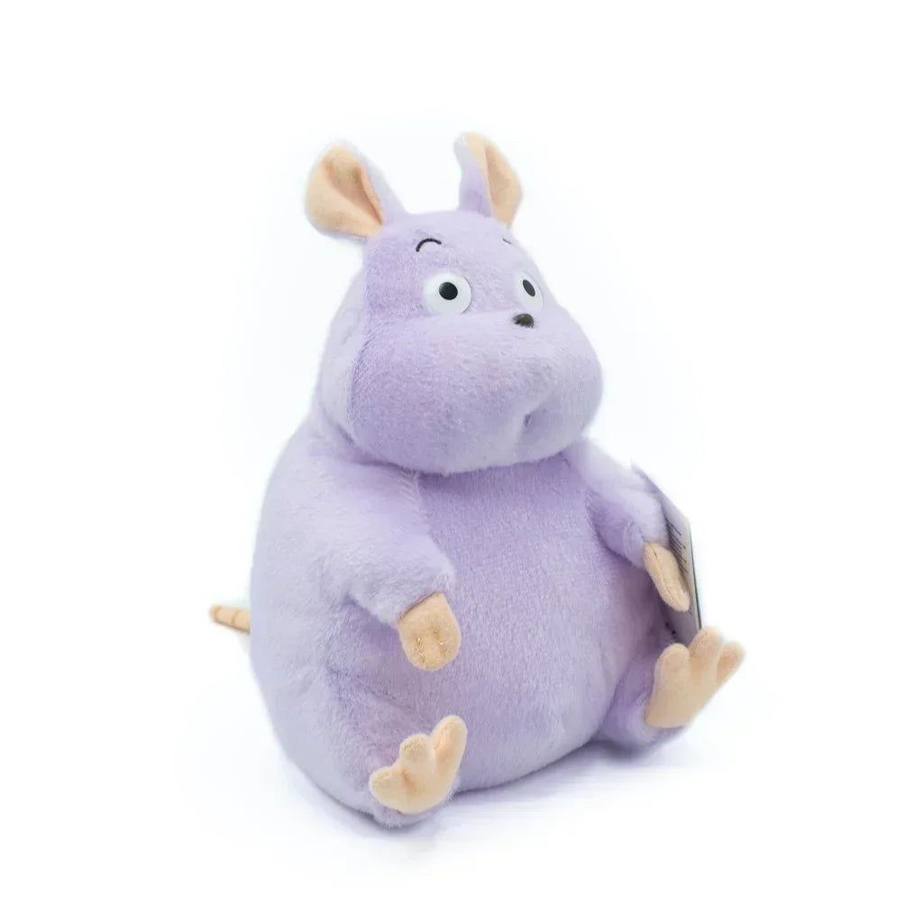Hellviolettes Plüschtier in Form einer runden Maus mit beigen Ohren und Füßen