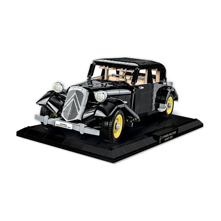 Modell eines schwarzen Citroën Traction Avant 11CV auf einem schwarzen Ständer
