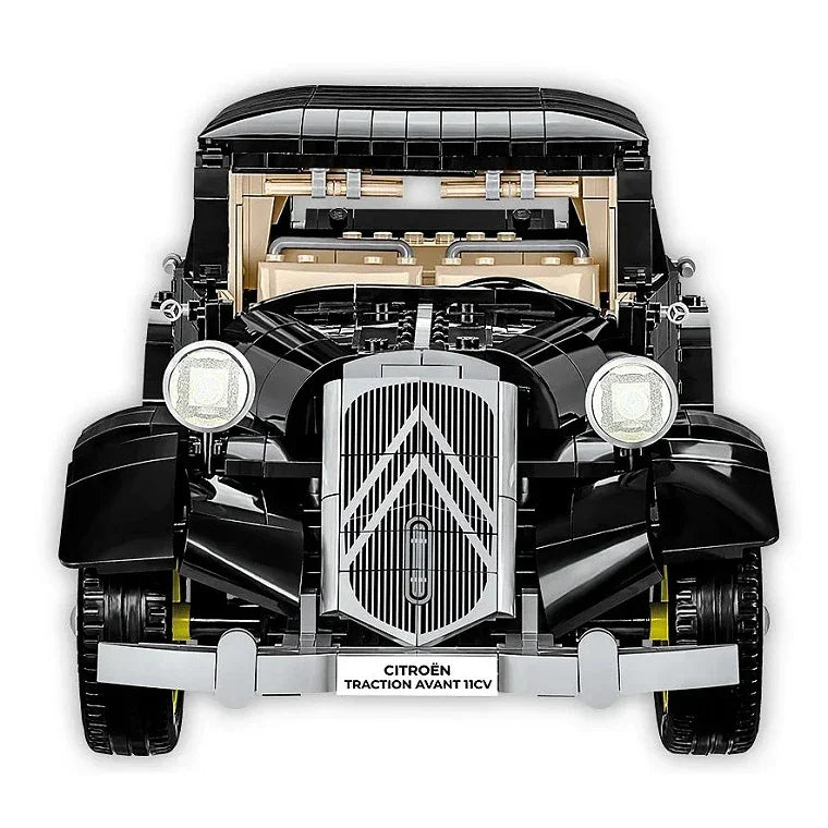 Modell eines schwarzen Citroën Traction Avant 11CV von vorne