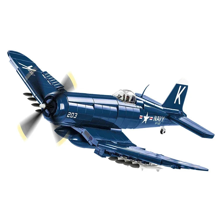 Dunkelblaues Spielzeugflugzeug mit Propeller und der Aufschrift 203 und Navy