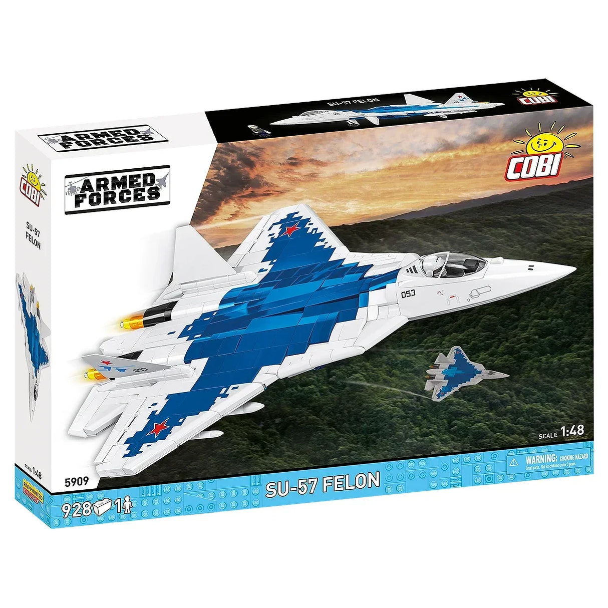 Cobi Armed Forces SU-57 Felon Bausatzbox mit Flugzeugmodell vor bewaldeten Hügeln