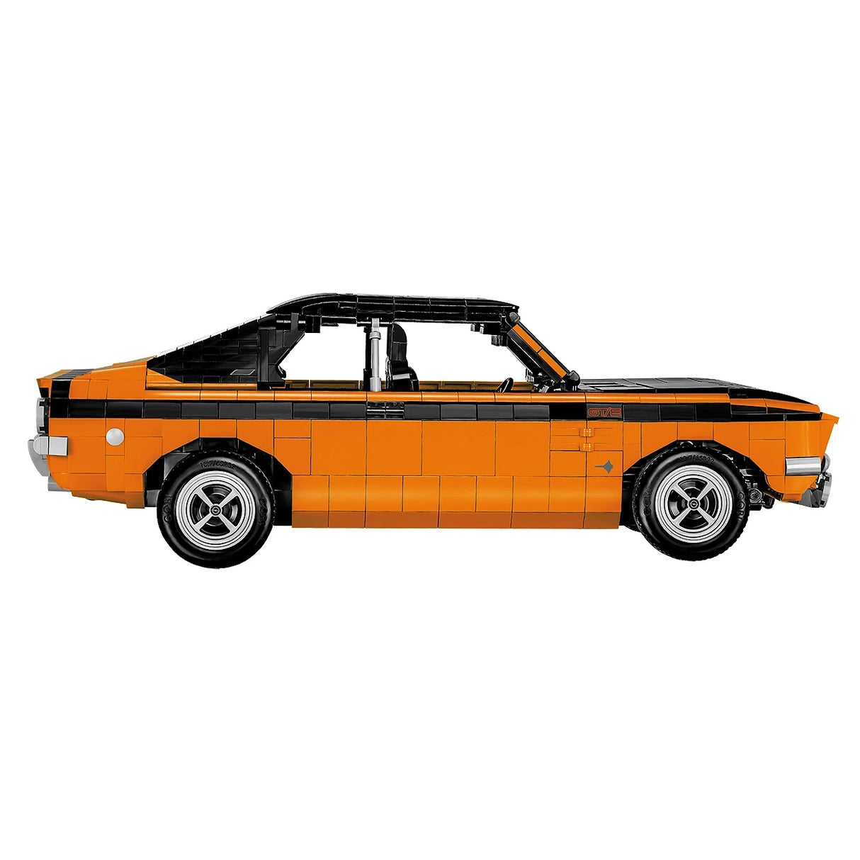Orangefarbenes Spielzeugauto mit schwarzen Streifen und schwarzem Dach
