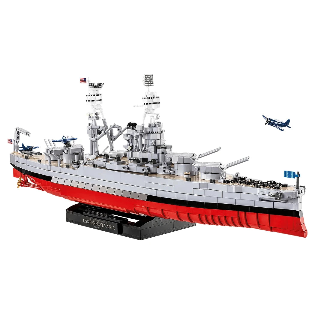 Modell des Schlachtschiffs USS Pennsylvania mit Flugzeugen