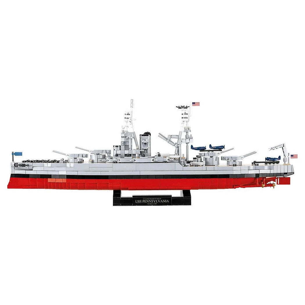 Modell des Schlachtschiffs USS Pennsylvania auf einem Ständer