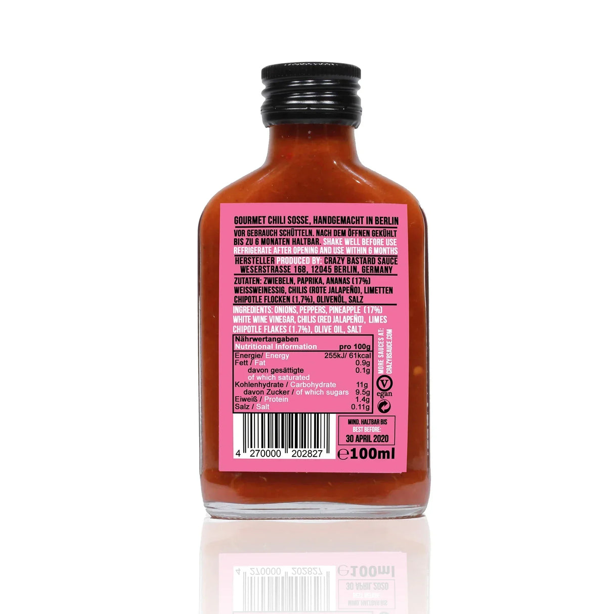 Rueckseite einer Glasflasche mit Etikett fuer Crazy Bastard Chili Sosse inklusive Zutaten und Naehrwerttabelle