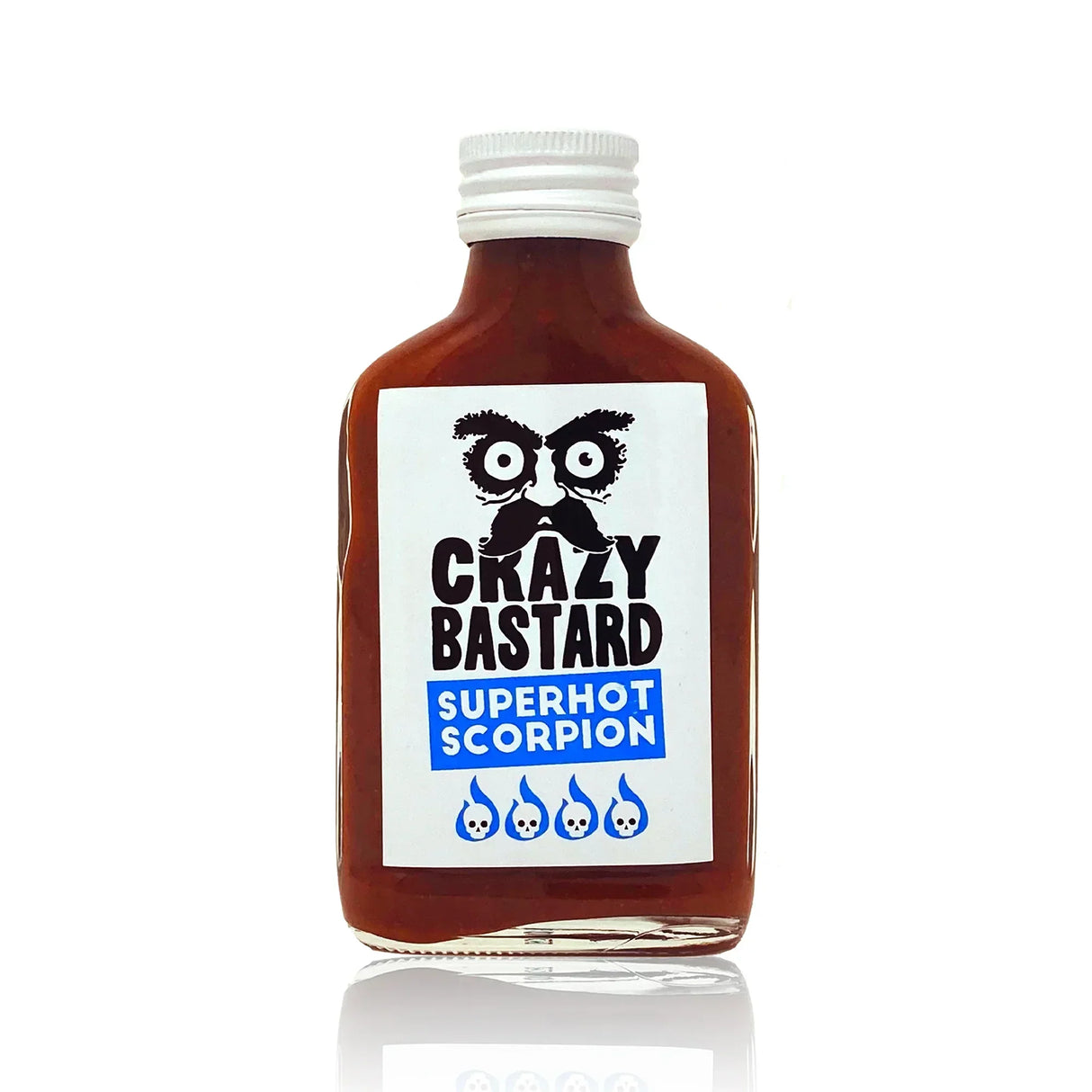 Crazy Bastard Superhot Scorpion Sauce in einer Flasche mit weißem Etikett und Totenkopf-Flammen-Symbolen