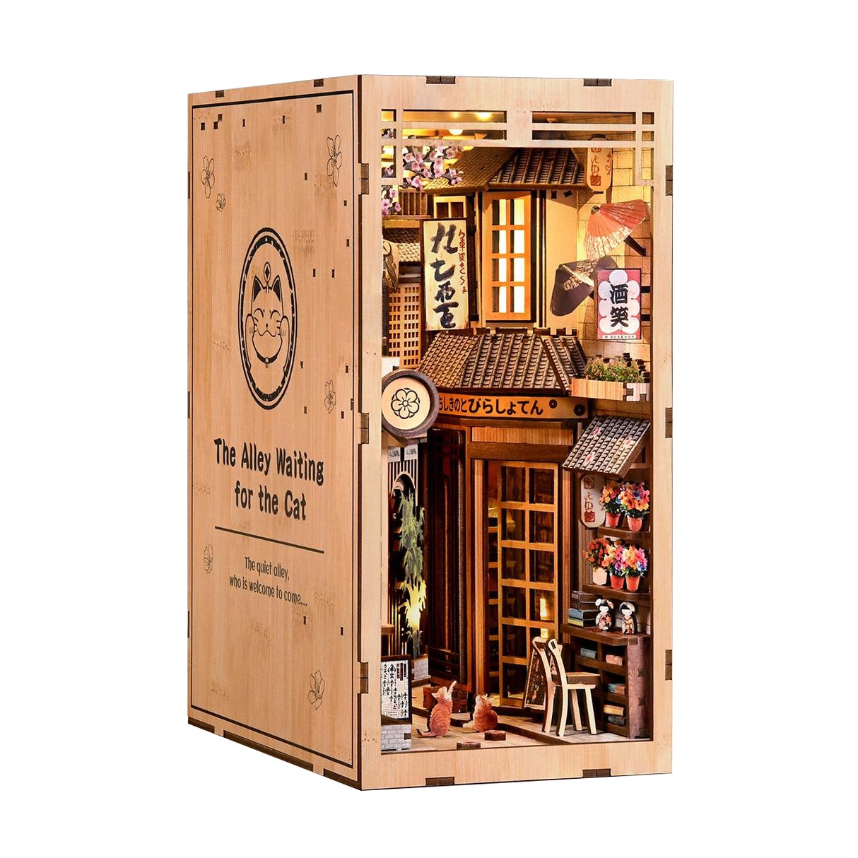 Miniatur-Diorama einer japanischen Gasse mit Geschäften, Katzenfiguren und Laternen