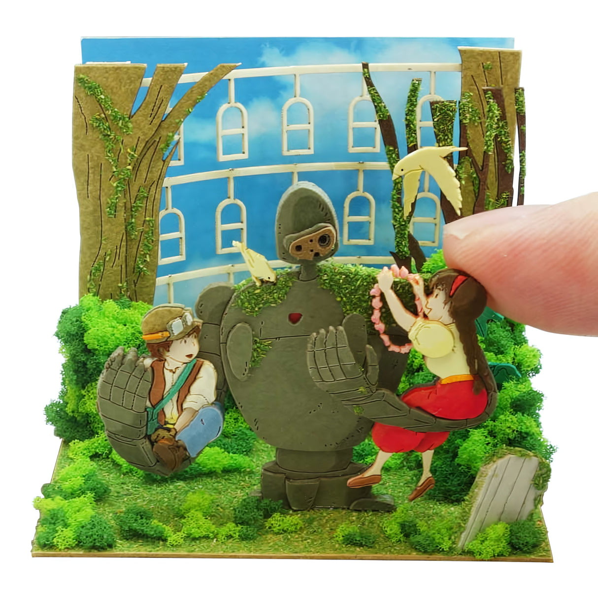 Diorama mit Robotern, Jungen und Mädchen im Garten