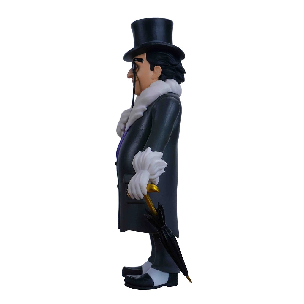 Pinguin-Figur mit Zylinder, Monokel, Pelzkragen und Regenschirm