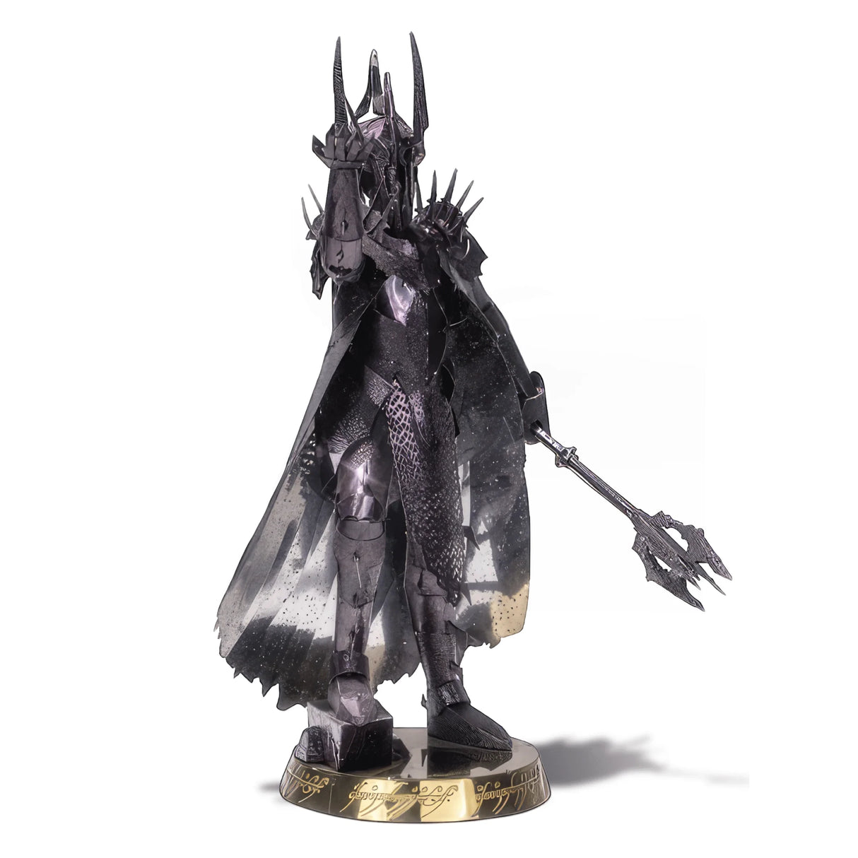 Der Herr der Ringe Sauron 3D Metall Modell Frontansicht mit Rüstung, Krone und Streitkolben auf goldenem Ring-Sockel