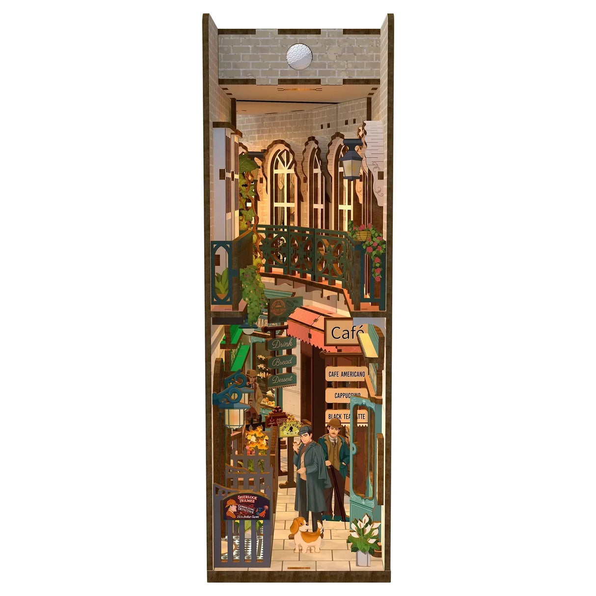 Ein dreistöckiges Bücherregal mit einer Miniaturstadt, die Sherlock Holmes darstellt