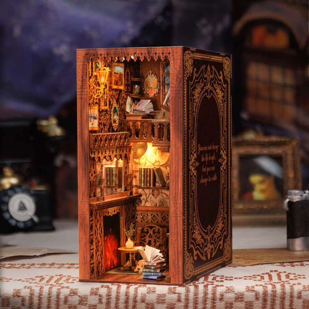 Beleuchtetes Bücherregal-Einsatz-Kit mit Miniatur-Bücherregal, Schreibtisch und Kamin
