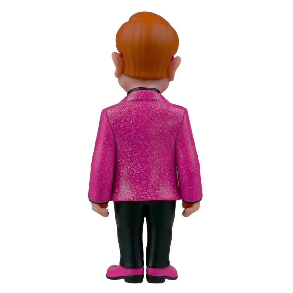 Rückansicht einer Figur mit rotem Haar, pinkem Glitzerjackett, schwarzer Hose und pinken Schuhen