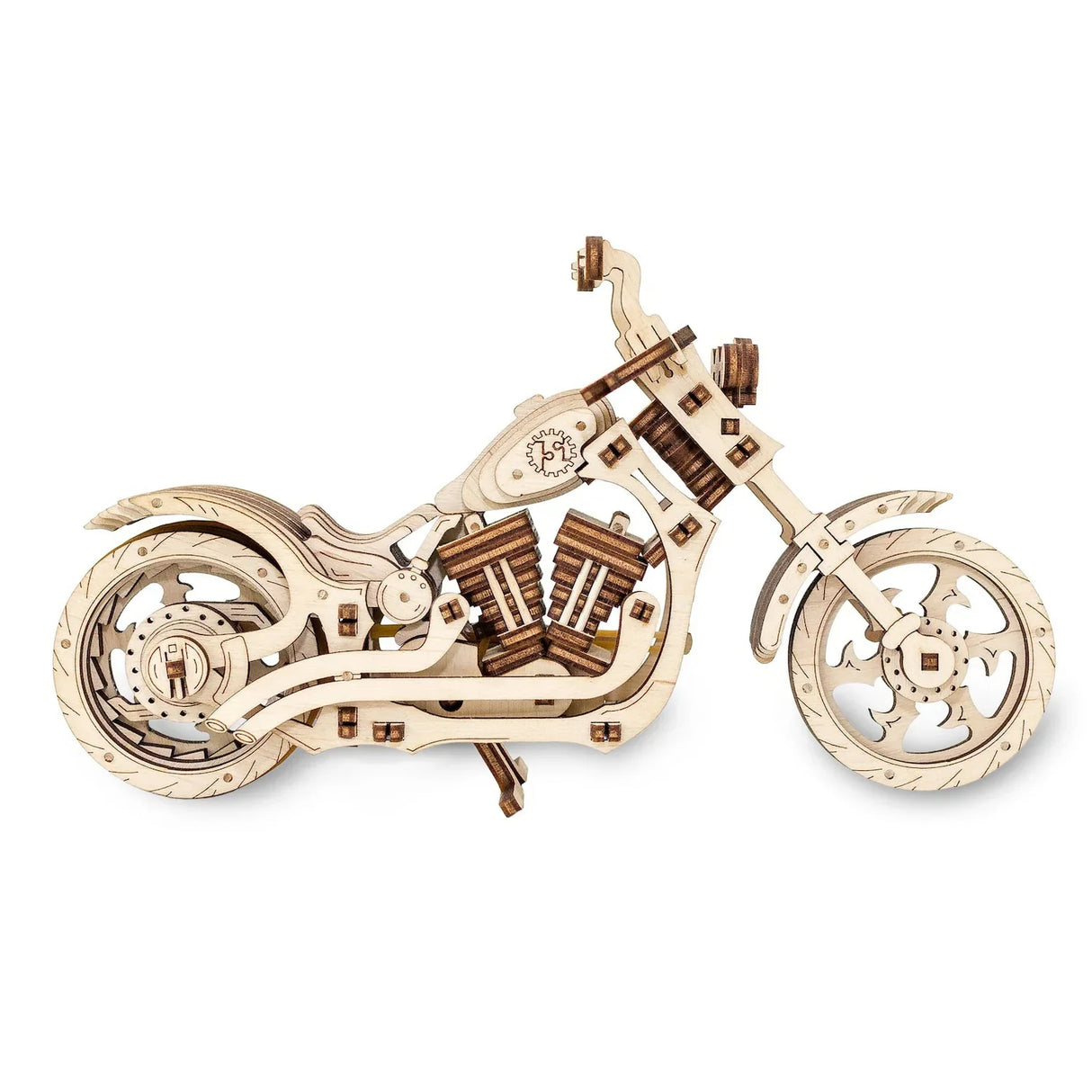 Hölzernes Modell eines Motorrads mit sichtbaren Motordetails und Speichenrädern