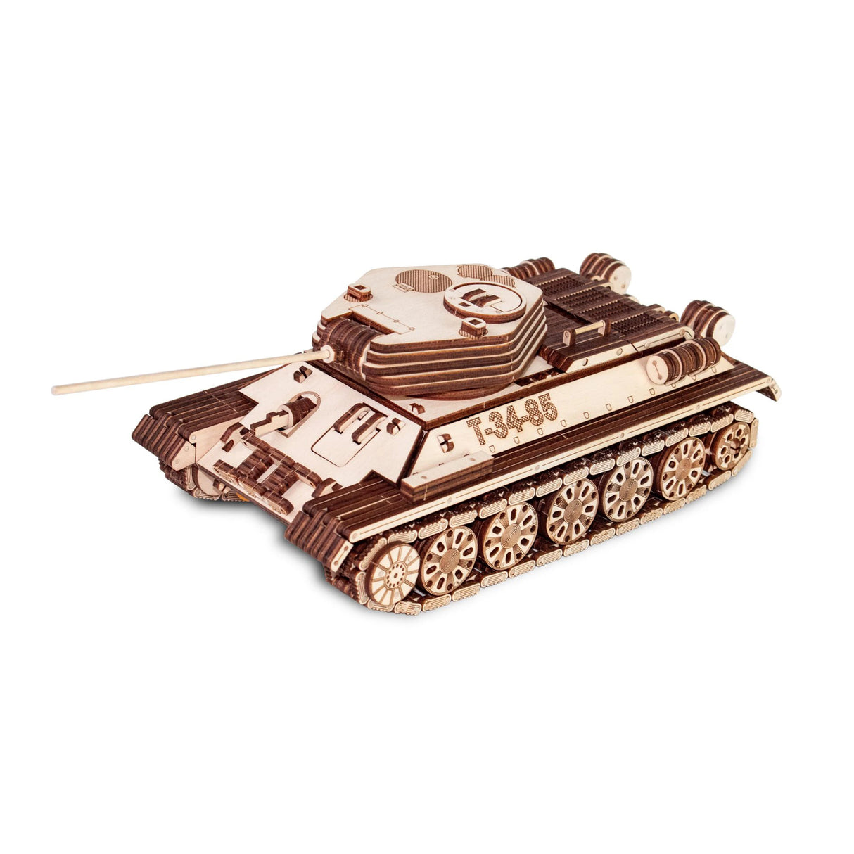 Holzmodell eines Panzers T-34-85 mit detaillierten Ketten und Turm auf weißem Hintergrund