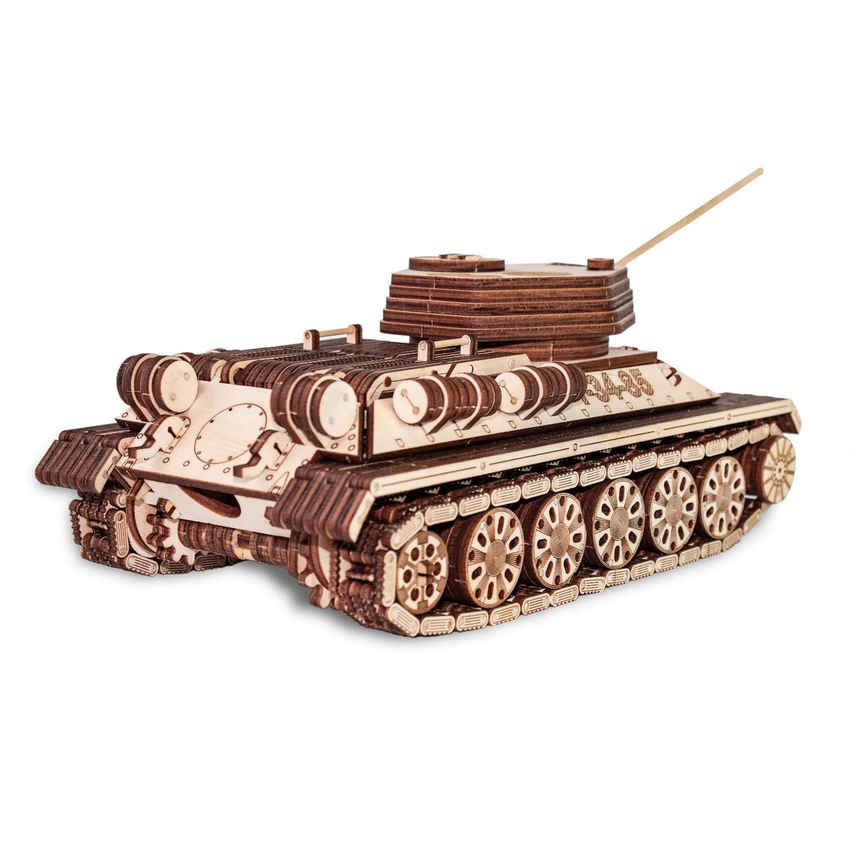 Holzmodell eines Panzers mit detaillierten Ketten und Turm
