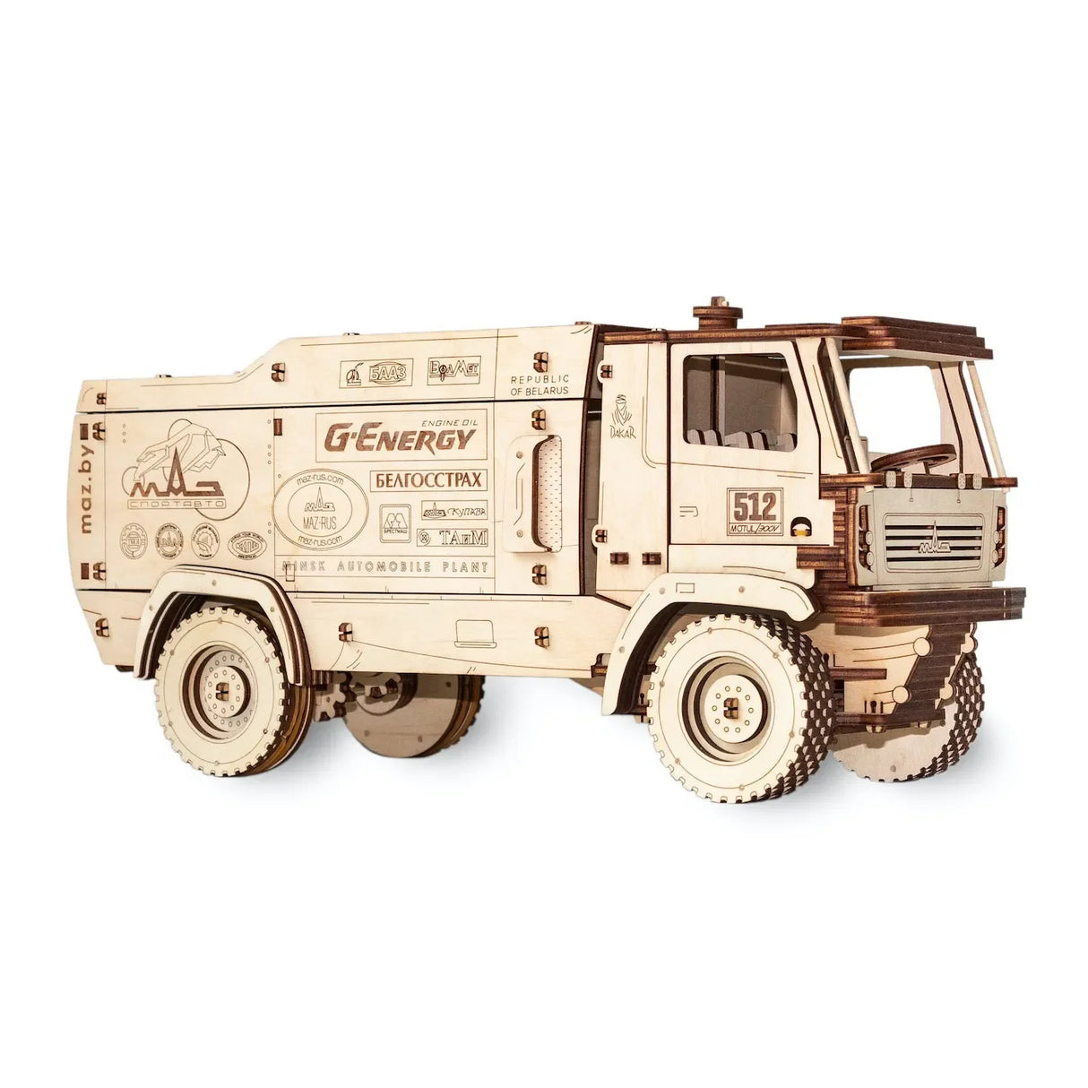 Holzmodell eines Lastwagens mit der Nummer 512 und verschiedenen Logos