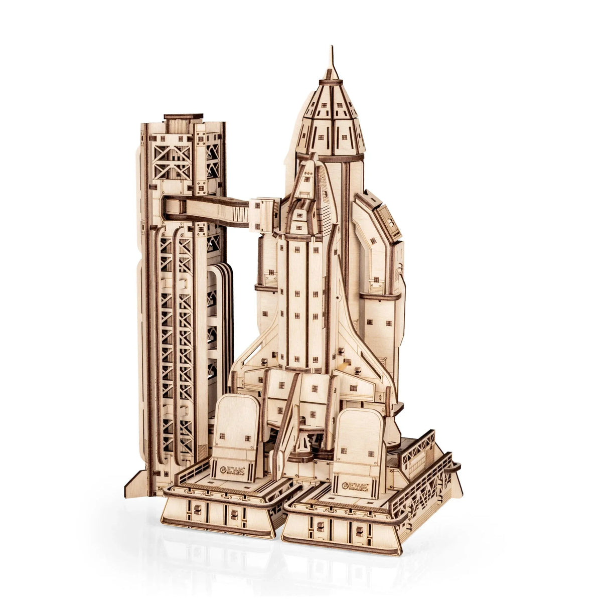 Holzmodell eines Space Shuttles mit Startrampe