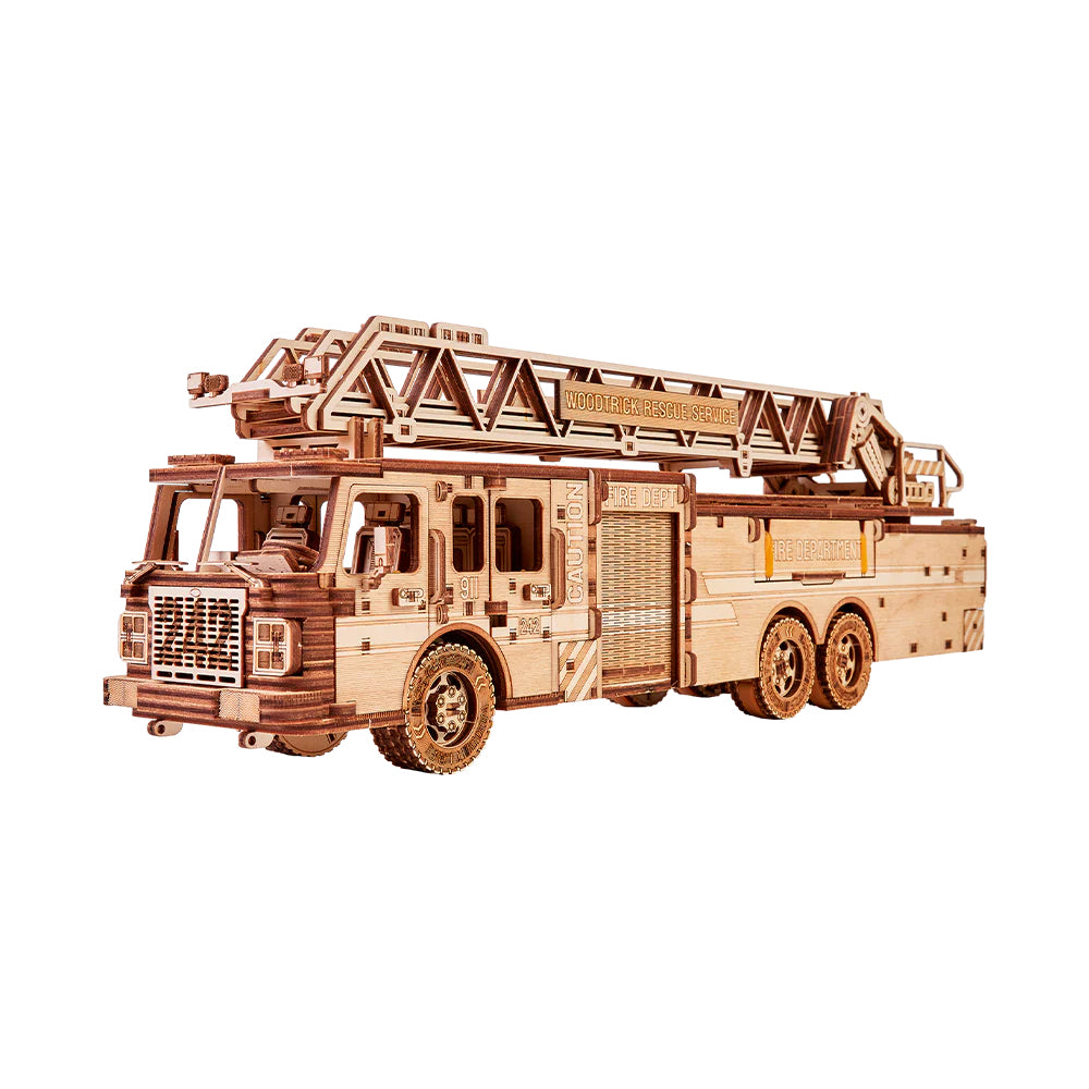 Modell eines Feuerwehrautos aus Holz mit ausfahrbarer Leiter