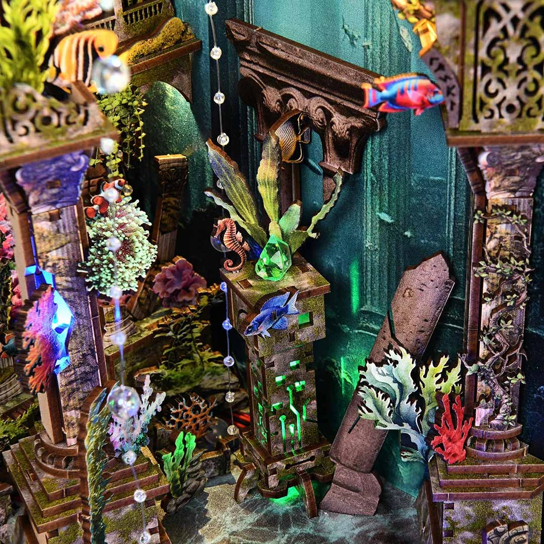 Unterwasser-Diorama mit Korallen, Fischen, Seepferdchen und leuchtenden Säulen