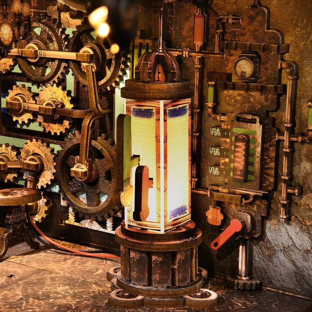Steampunk-Lampe mit Zahnrädern und Rohren