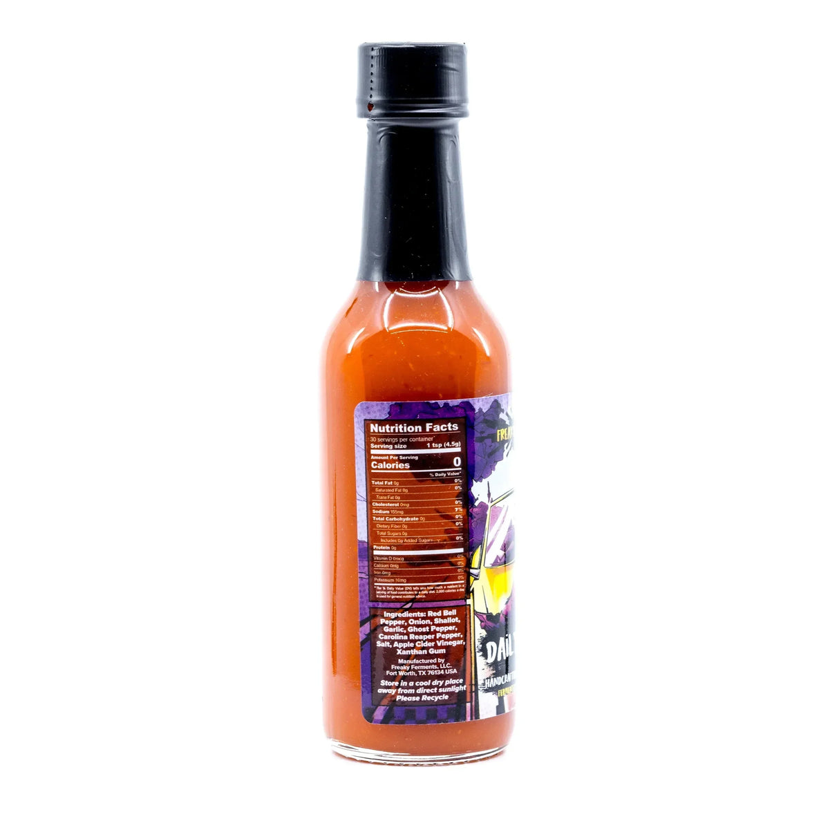 Rote Soßenflasche mit schwarzem Deckel und Etikett mit Nährwertangaben