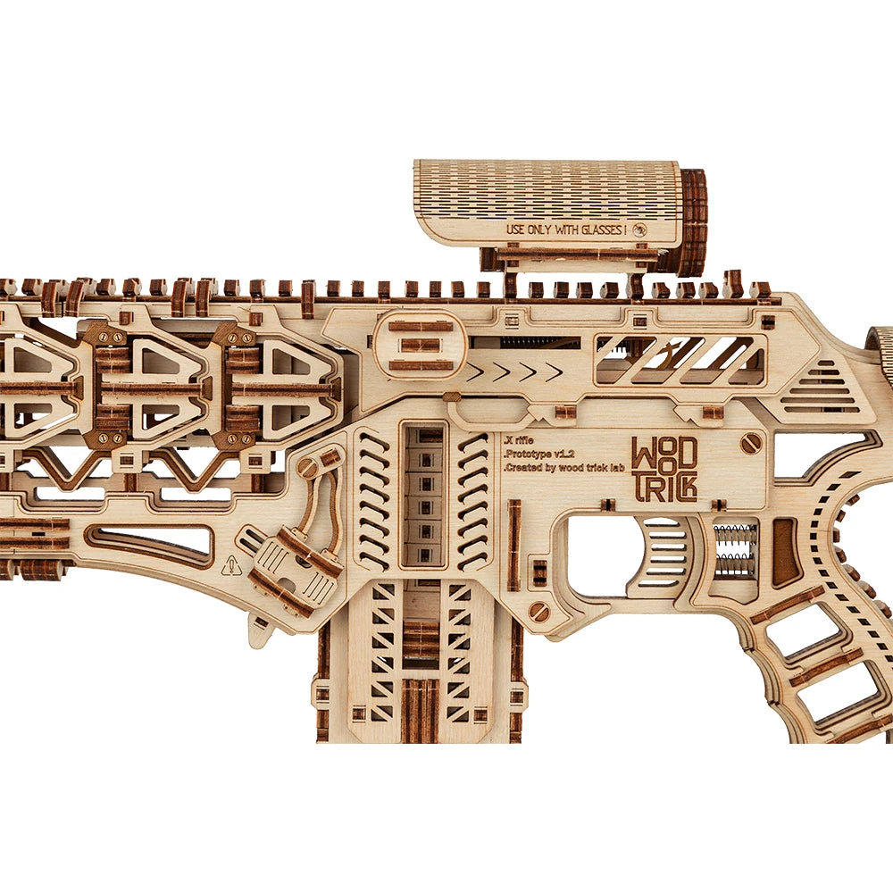 Holzgewehr mit Zielfernrohr