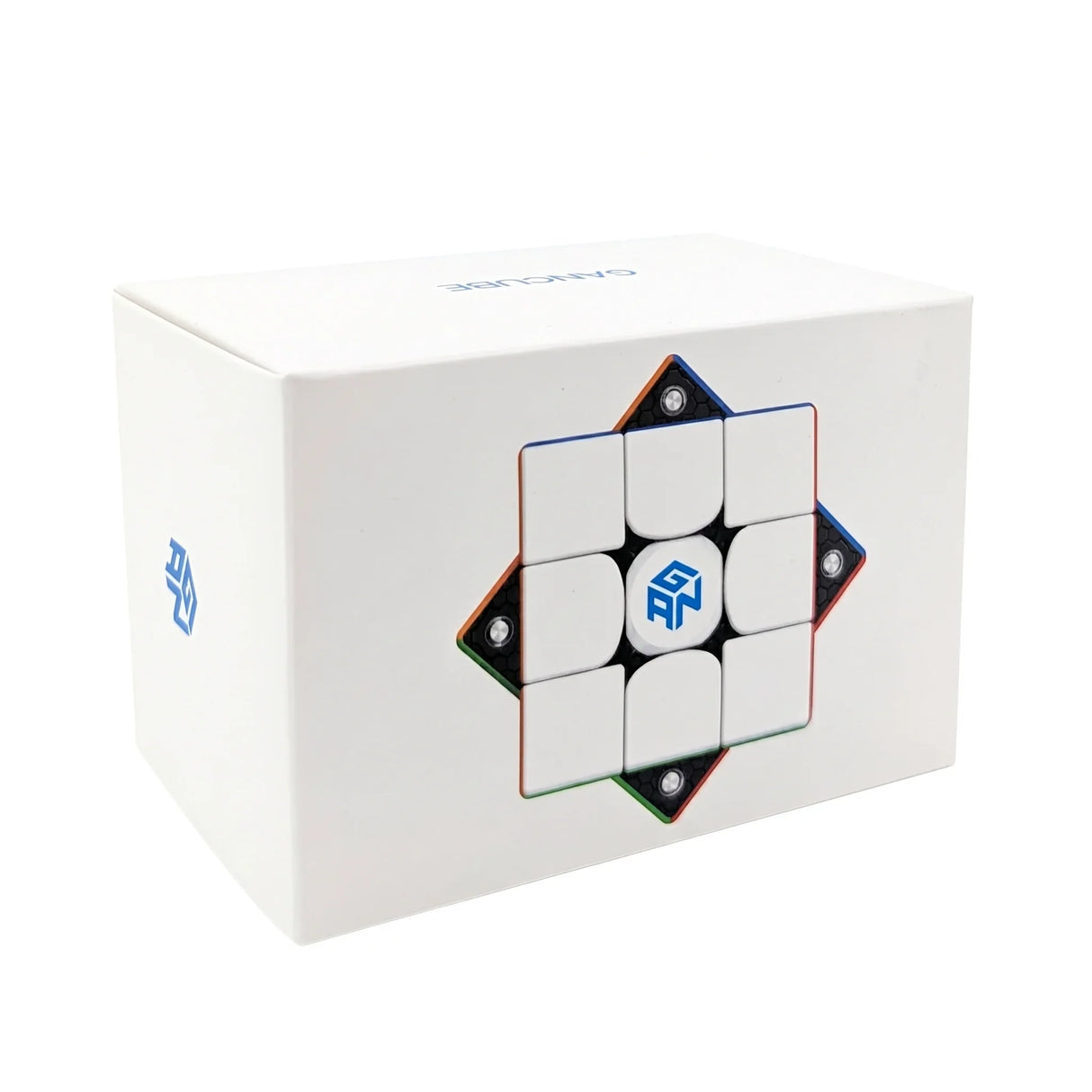 Weiße GAN Cube Box mit blauem Logo und einem Bild des Würfels auf der Vorderseite
