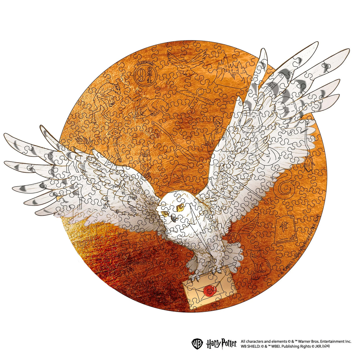Puzzle mit Hedwig, die einen Brief mit rotem Siegel vor einem orangefarbenen Hintergrund mit Harry-Potter-Motiven trägt