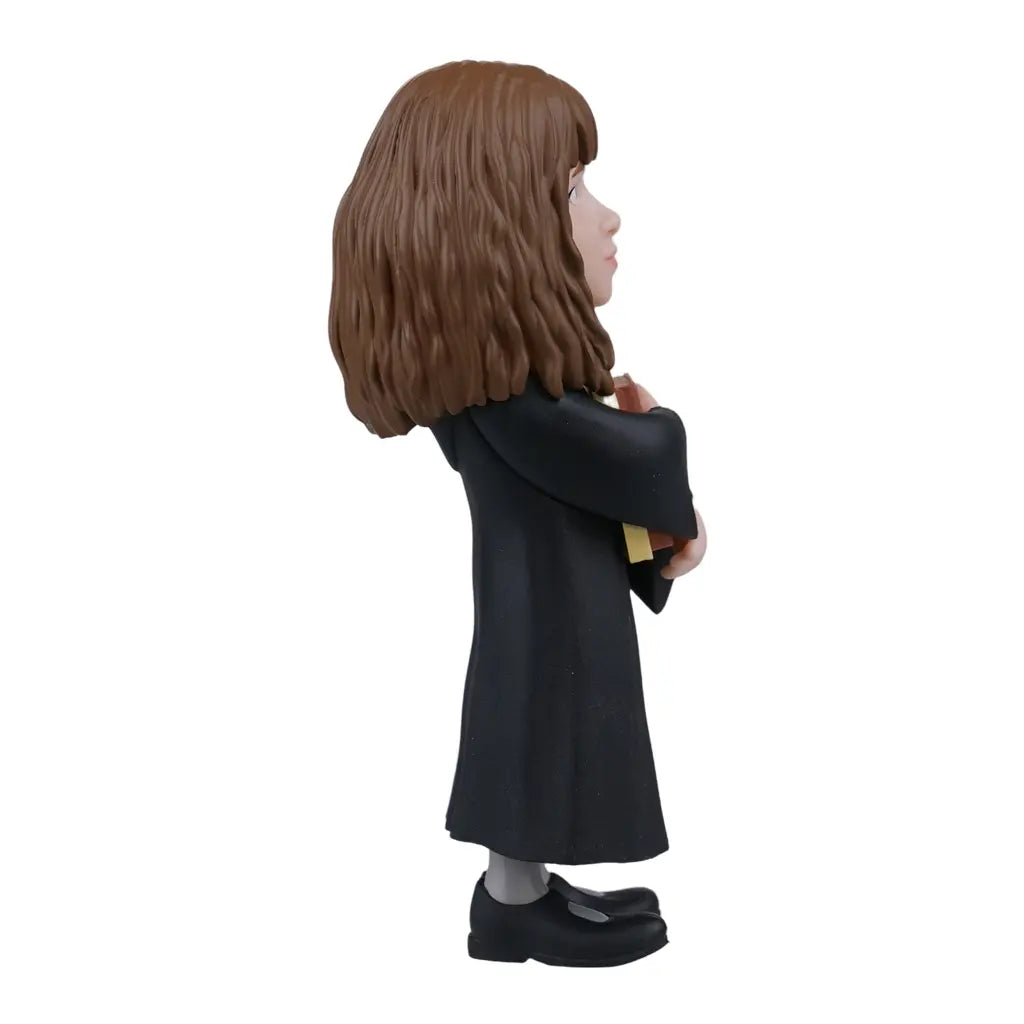 Hermine Granger Figur im Profil, in schwarzem Umhang, mit braunen Haaren und einem Buch in den Händen