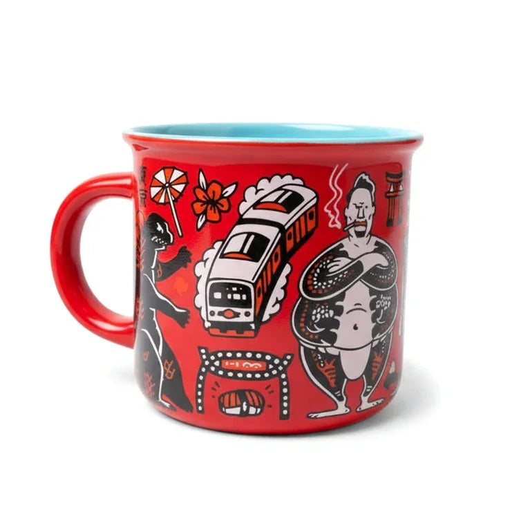 Rote Tasse mit blauer Innenseite und verschiedenen schwarzen und weißen Illustrationen
