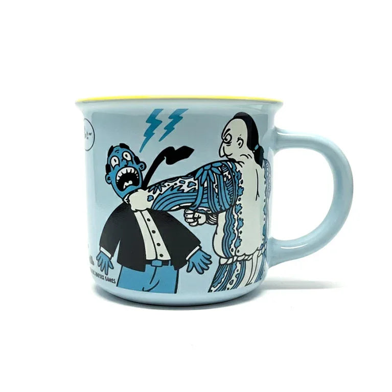 Hellblaue Tasse mit gelbem Rand und Cartoon-Illustration eines Mannes, der einen anderen Mann am Kragen packt