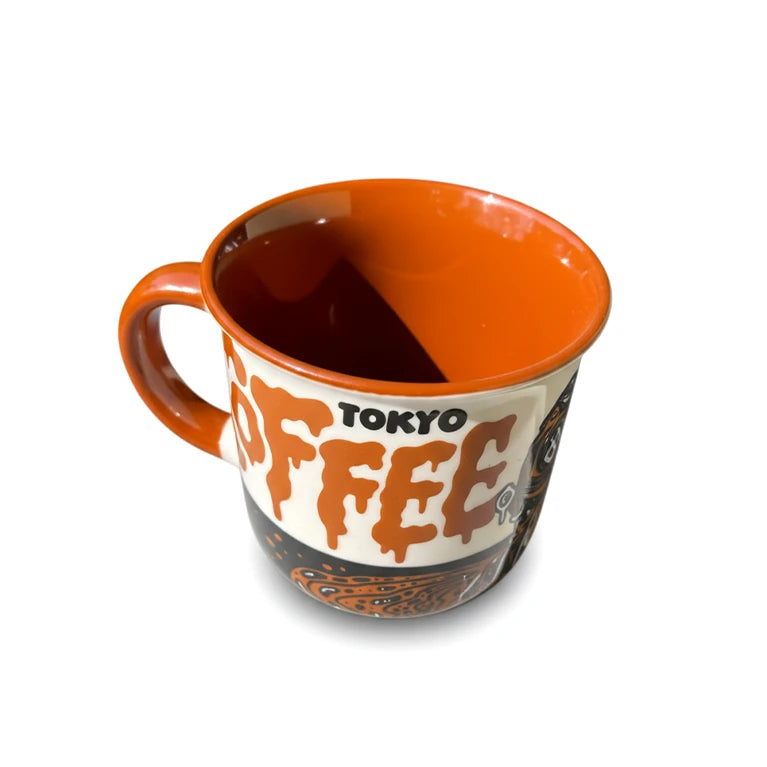 Tokyo Coffee Tasse in Orange und Schwarz mit weißem Schriftzug